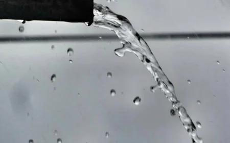 الدليل الشامل: ما هي اسباب تسريب المياه من السيفون الافرنجي وكيف تتجنب الفواتير الباهظة؟